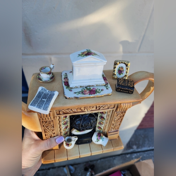 Royal Albert Old Country Roses Teapot Handcrafted Cardew Design Clock Fireplace - Picture 5 of 8